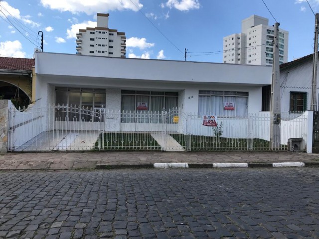 Casa 03 dormitórios ( 01 suíte)