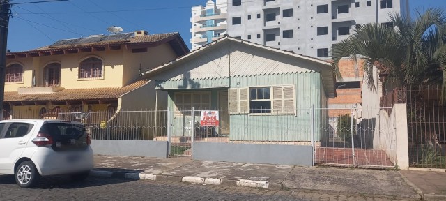 Casa 03 dormitórios- Centro 