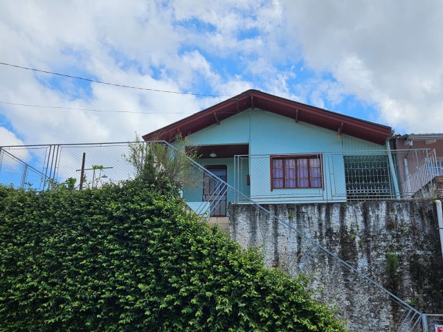 Casa 3 dormitórios - Bairro Petrópolis