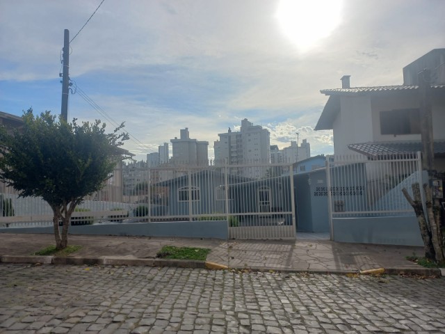 Casa 03 dormitórios (01 suíte)- São Cristóvão 