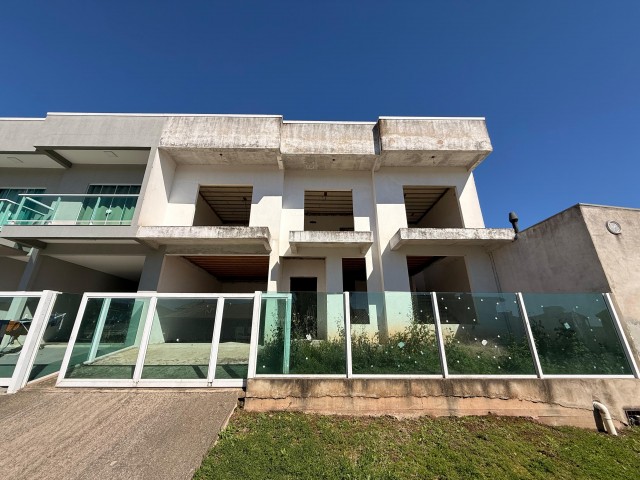 Sobrado 03 dormitórios (01 suíte)- Caravágio 