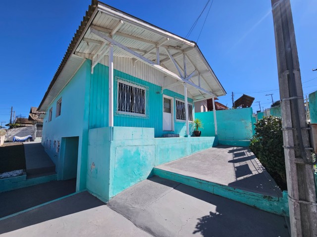 Casa 03 dormitórios- Popular 