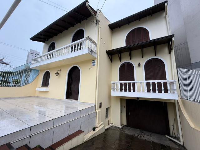 Casa 03 dormitórios (sendo 01 suíte)- Centro 