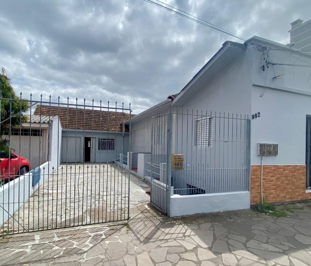 Casa 03 dormitórios- Centro 