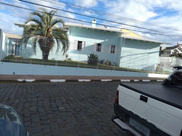 Casa  04 dormitórios (01 suíte)- Brusque 