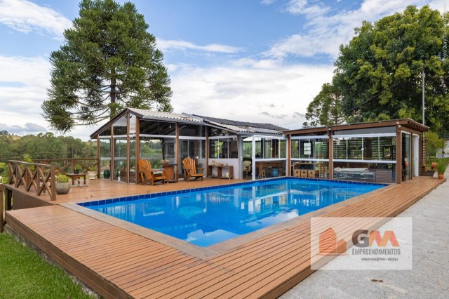 Linda chácara em perímetro urbano.